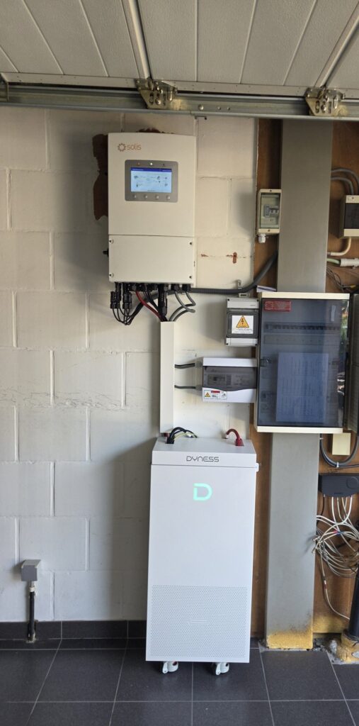 Thuisbatterij met noodstroom en nieuwe omvormer in Opwijk