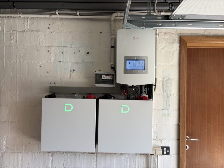 Hybride omvormer en thuisbatterij van 10 kWh in Kontich