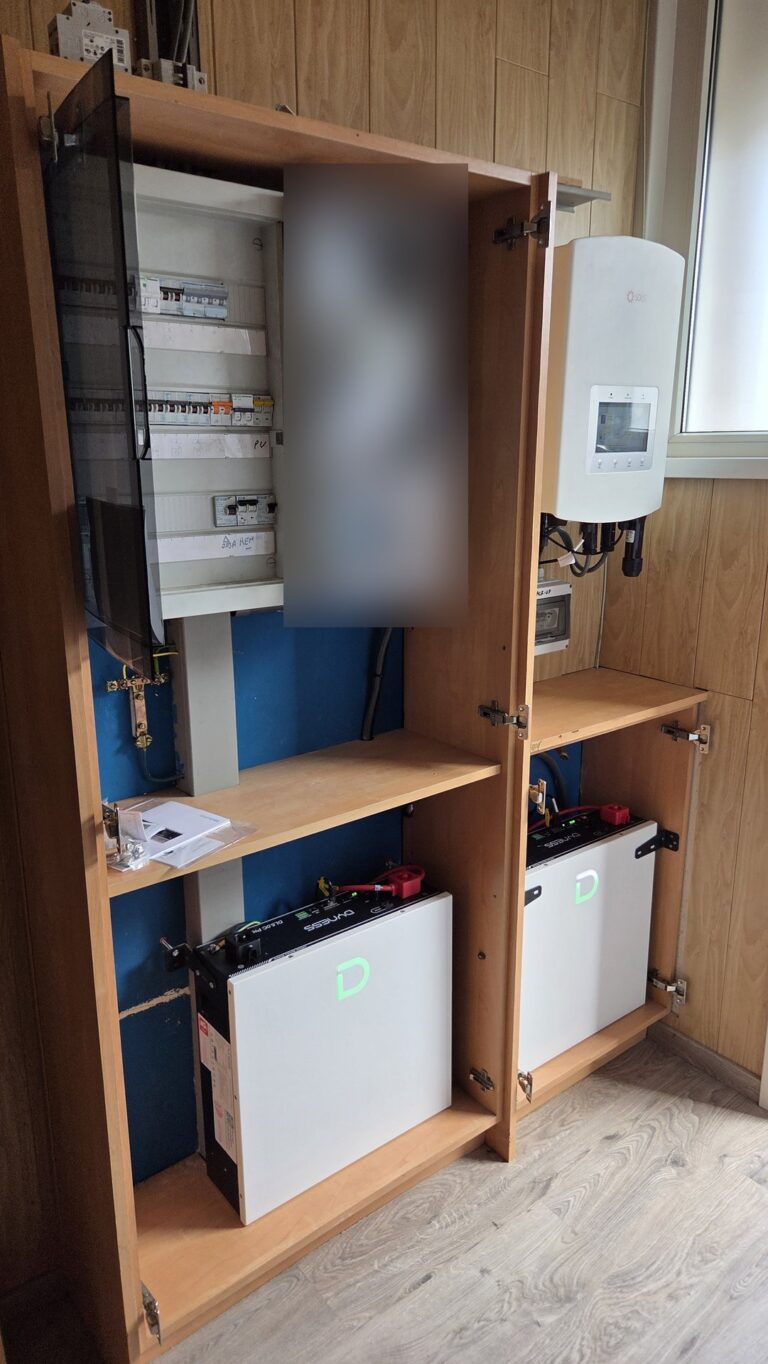Hybride omvormer en thuisbatterij van 10 kWh in Aarschot