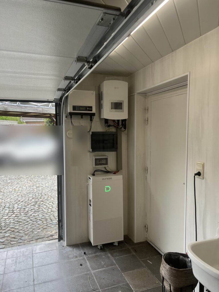 Hybride omvormer en thuisbatterij van 16 kWh in Tessenderlo-Ham