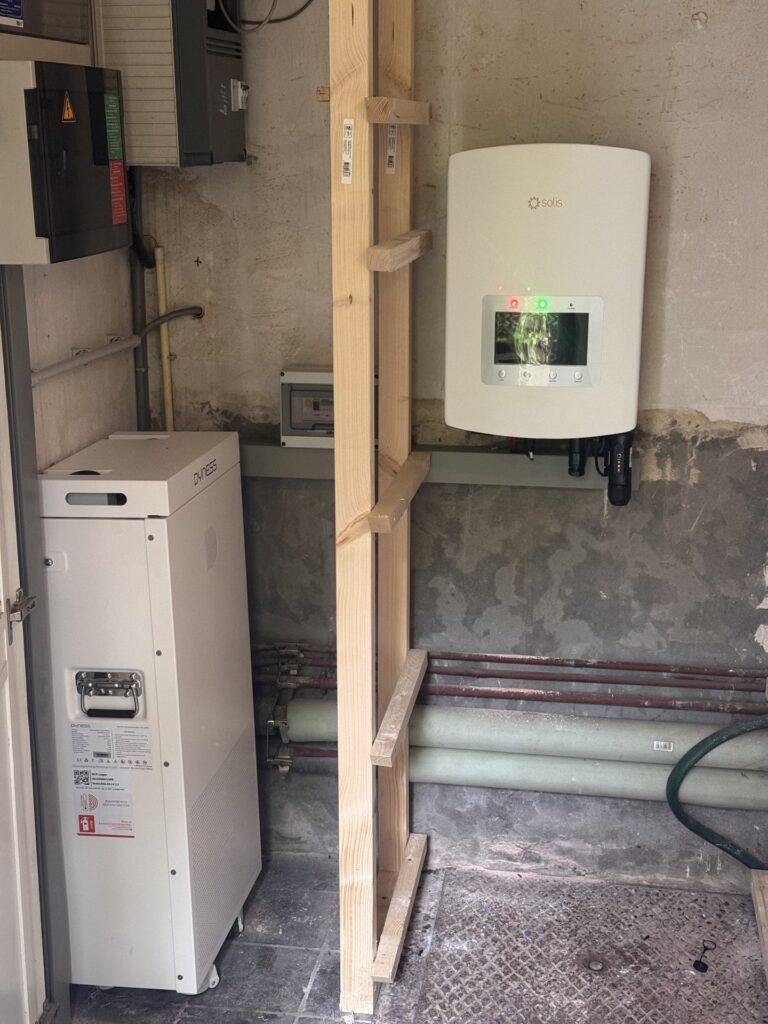 Thuisbatterij van 16 kWh met Solis-omvormer in Kalmthout