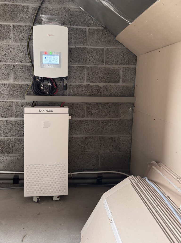 Thuisbatterij van 16 kWh bij zonnepanelen van 5 kWp in Gavere