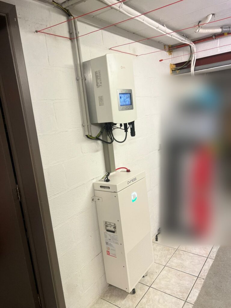 10 zonnepanelen met thuisbatterij van 16 kWh in Maasmechelen