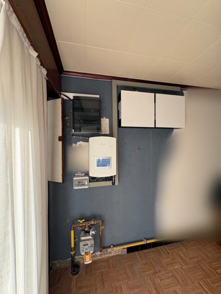 Thuisbatterij van 10 kWh bij zonnepanelen van 3,5 kWp in Zelzate