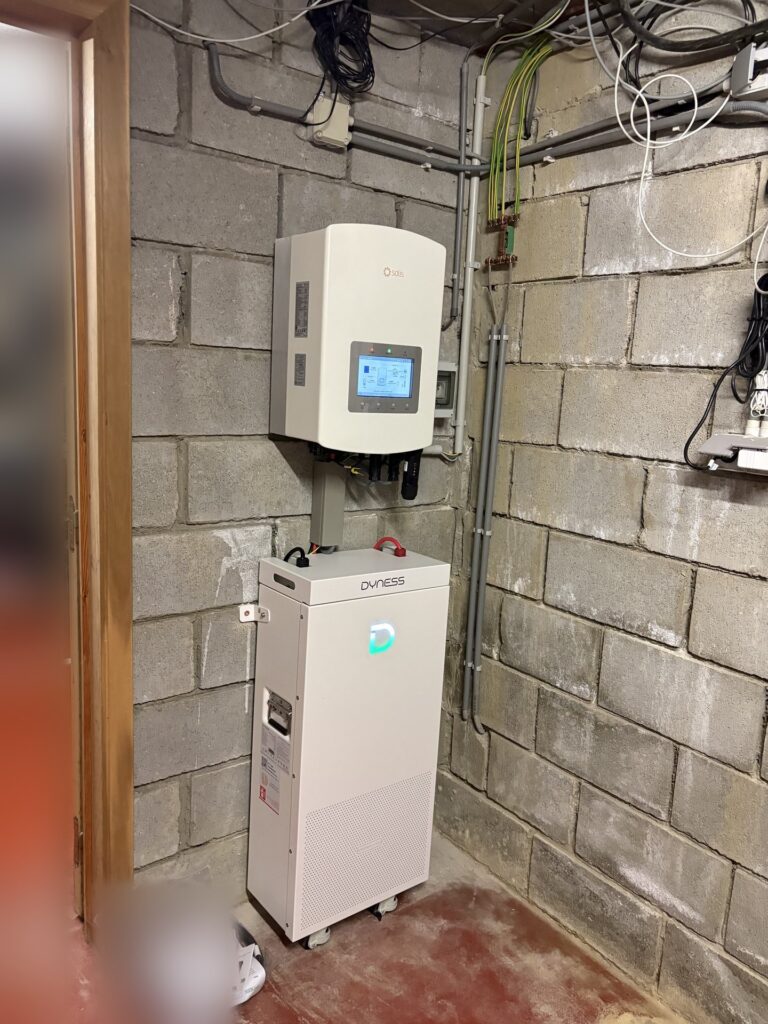 AC-gekoppelde thuisbatterij van 16 kWh in As