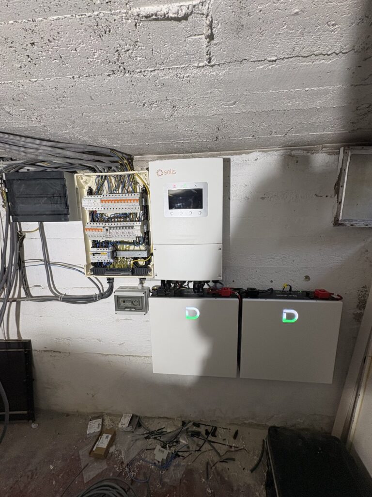 Thuisbatterij en hybride omvormer in Genk – foto 2