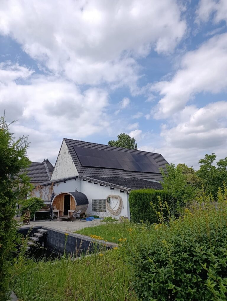 Zonnepanelen met driefasige omvormer en 16 kWh thuisbatterij in Diest – foto 2