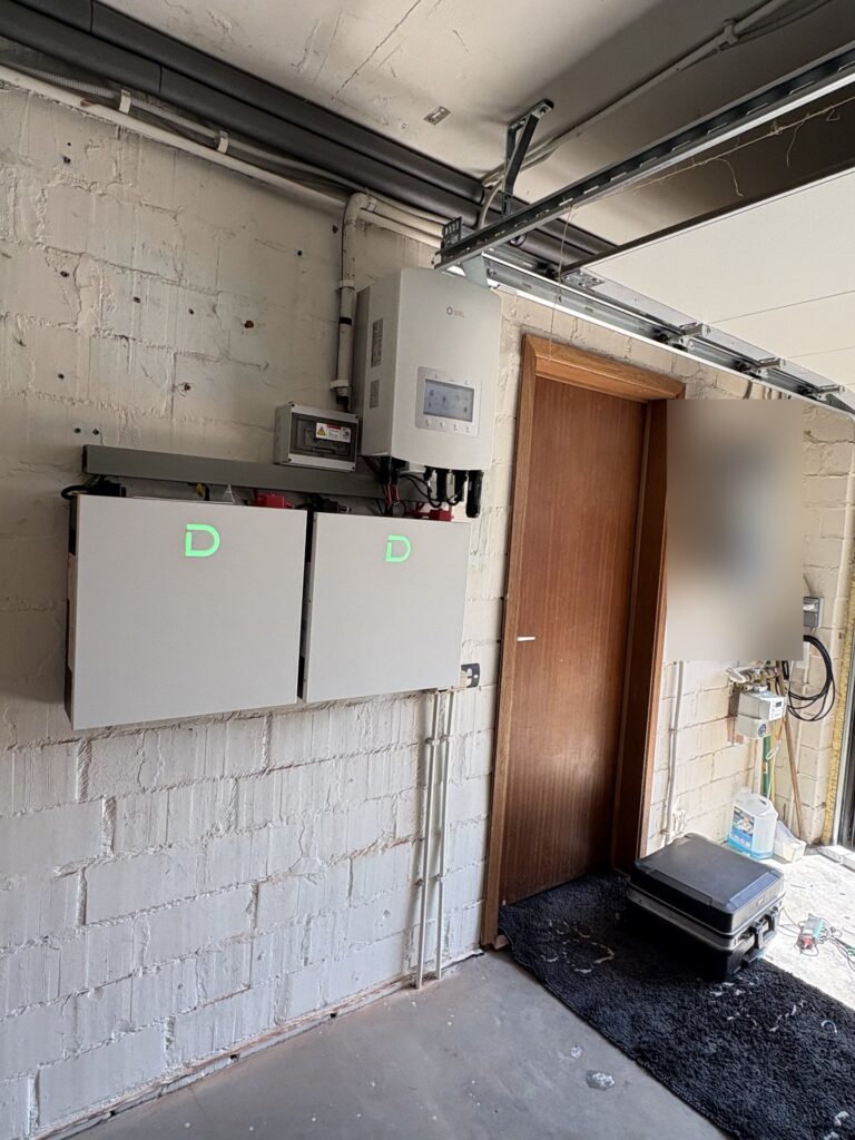 Hybride omvormer en thuisbatterij van 10 kWh in Kontich – foto 2