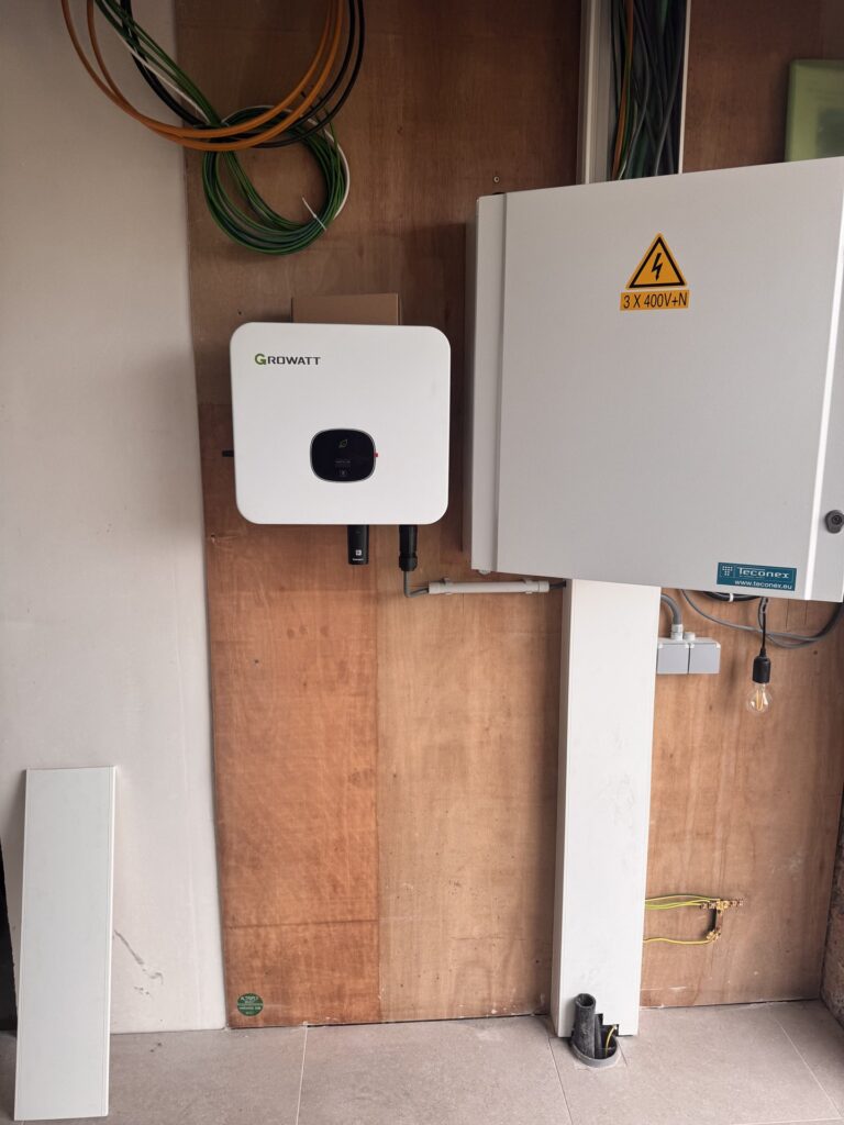 16 zonnepanelen met driefasige Growatt-omvormer in Kortenaken – foto 2