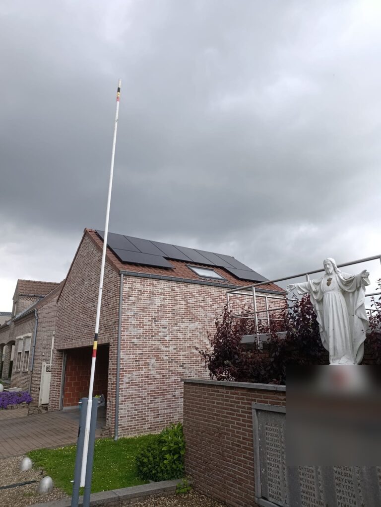 10 zonnepanelen met thuisbatterij van 16 kWh in Maasmechelen – foto 2