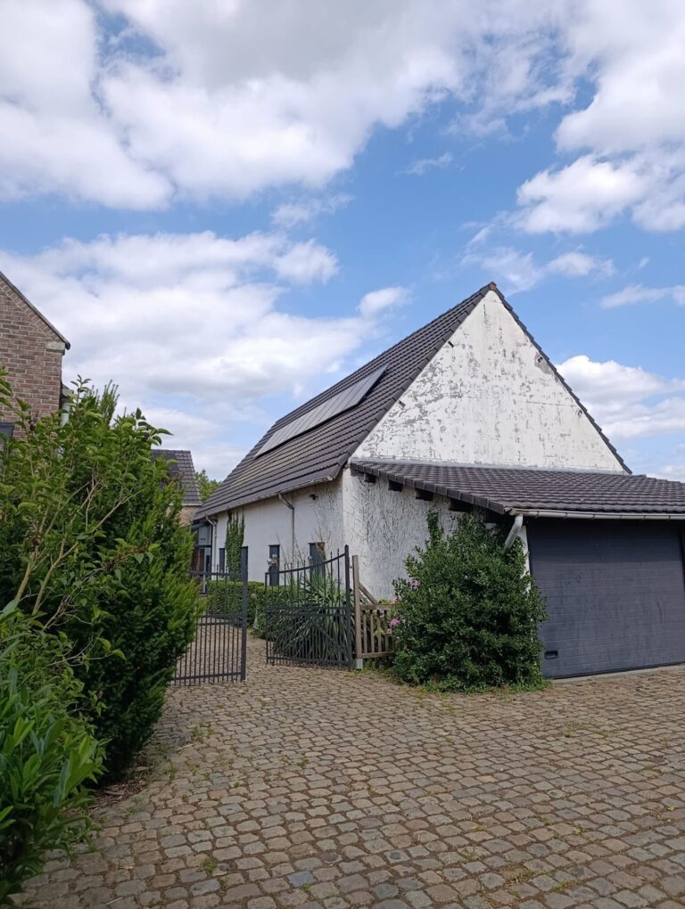 Zonnepanelen met driefasige omvormer en 16 kWh thuisbatterij in Diest – foto 3