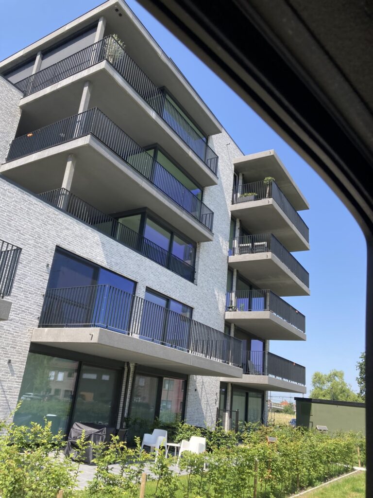 Hybride omvormer en thuisbatterij in een appartement in Lier – foto 2
