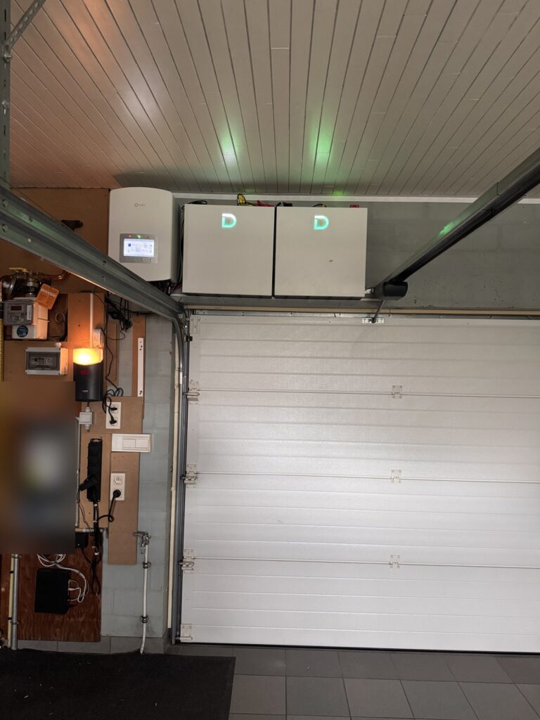 Hybride omvormer en thuisbatterij van 10 kWh in Westerlo