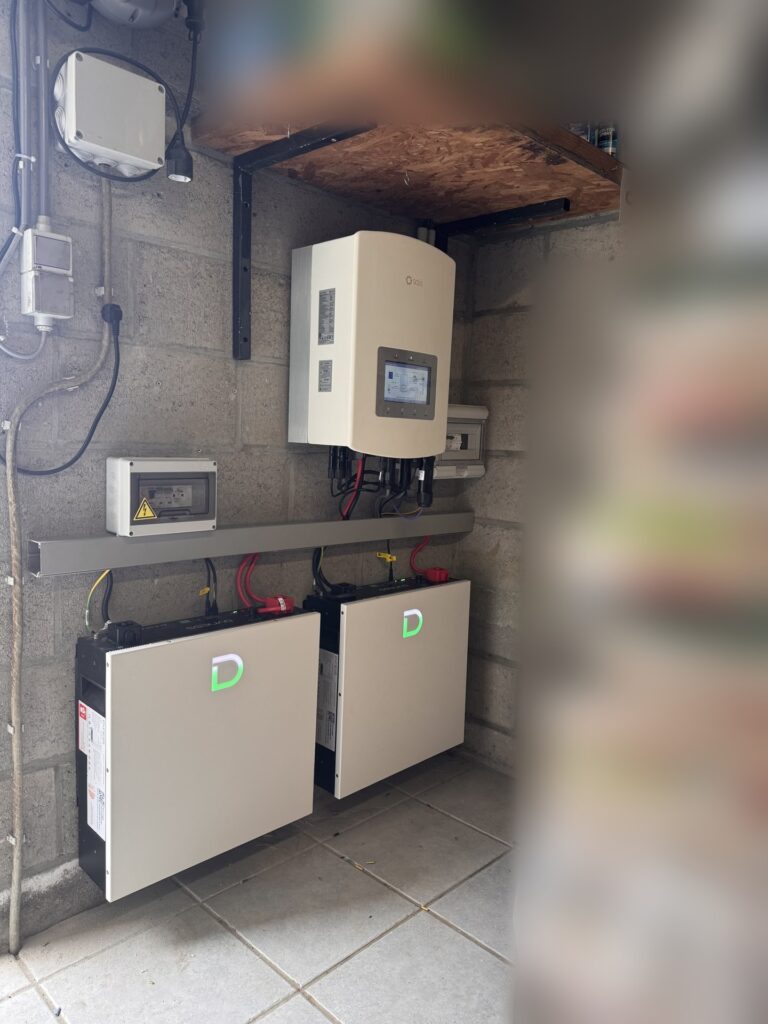 Hybride omvormer en thuisbatterij van 10 kWh in Kinrooi – foto 2