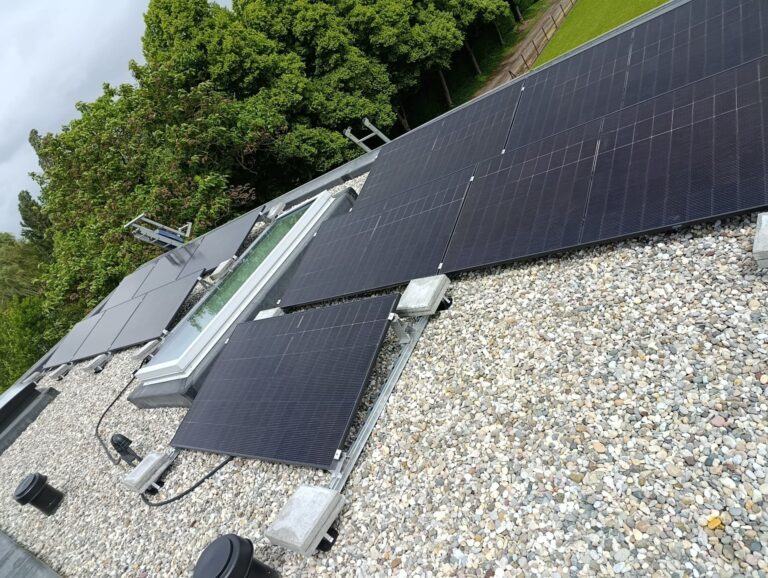 11 zonnepanelen op een plat dak in Tongeren-Borgloon – foto 2