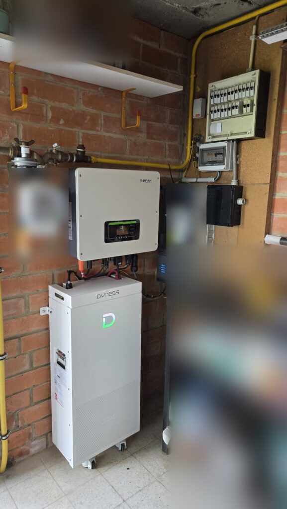 Thuisbatterij van 16 kWh bij een Sofar-omvormer in Aarschot