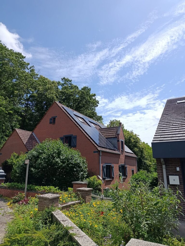 Zonnepanelen, thuisbatterij van 32 kWh en laadpaal in Bertem