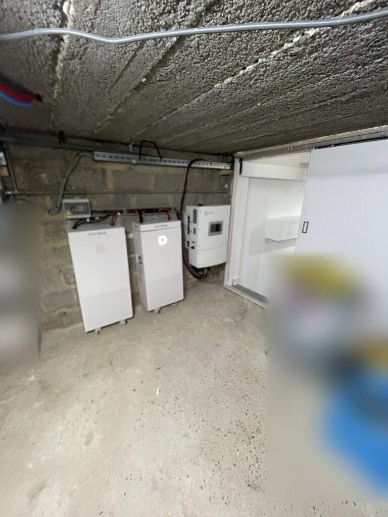 Zonnepanelen, thuisbatterij van 32 kWh en laadpaal in Bertem – foto 2