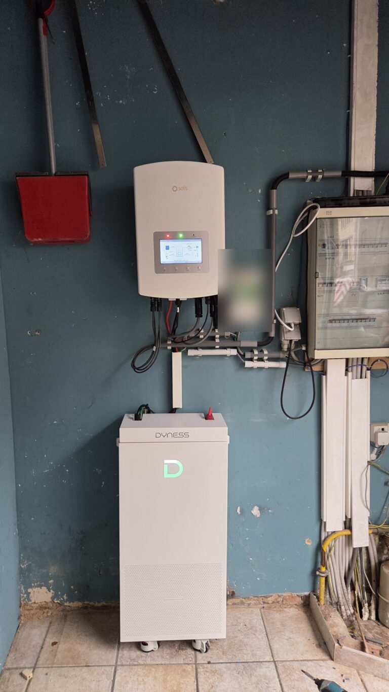 Hybride omvormer en thuisbatterij van 16 kWh in Hamme