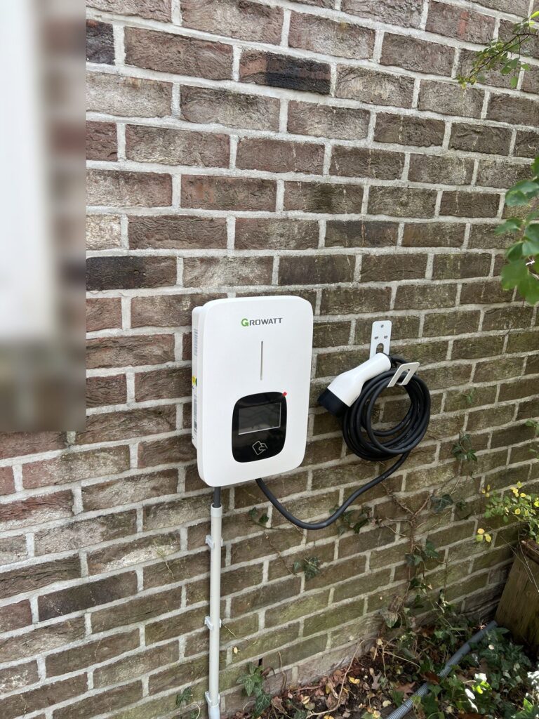 Thuisbatterij van 15,36 kWh en laadpaal in Genk