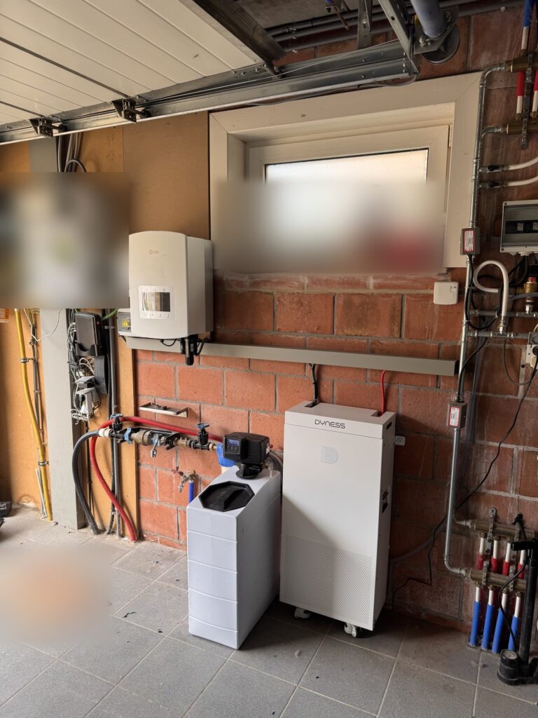 AC-gekoppelde thuisbatterij van 16 kWh in Landen
