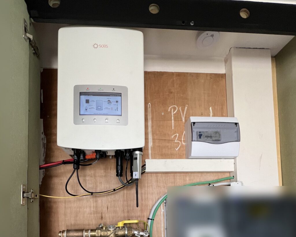 Nieuwe omvormer en thuisbatterij van 10,24 kWh in Affligem
