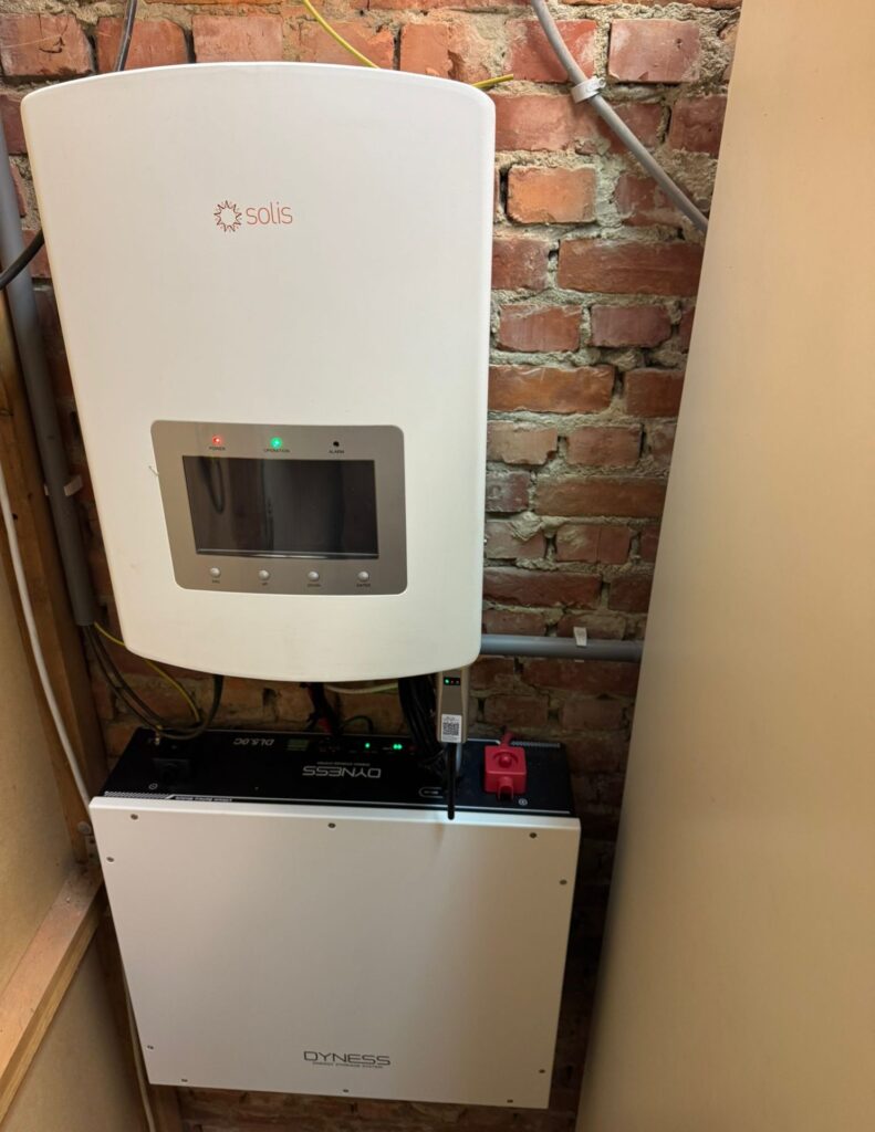 Nieuwe omvormer en thuisbatterij van 5,12 kWh in Ekeren
