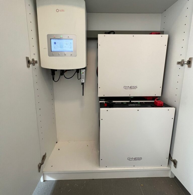 Nieuwe omvormer en thuisbatterij van 15,36 kWh in Asse