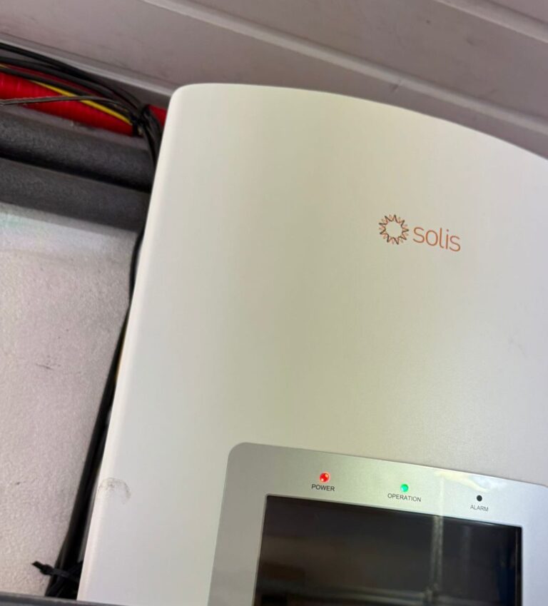 Nieuwe omvormer en thuisbatterij van 10,24 kWh in Beernem – foto 2