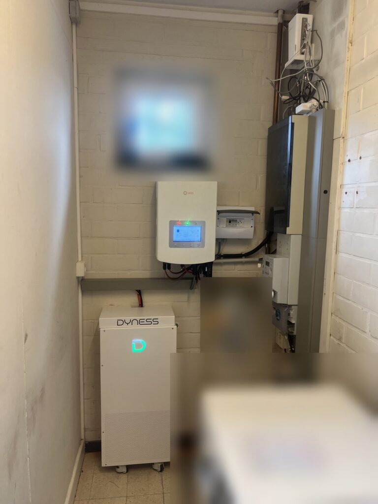 Thuisbatterij van 14,3 kWh met nieuwe omvormer in Beerse