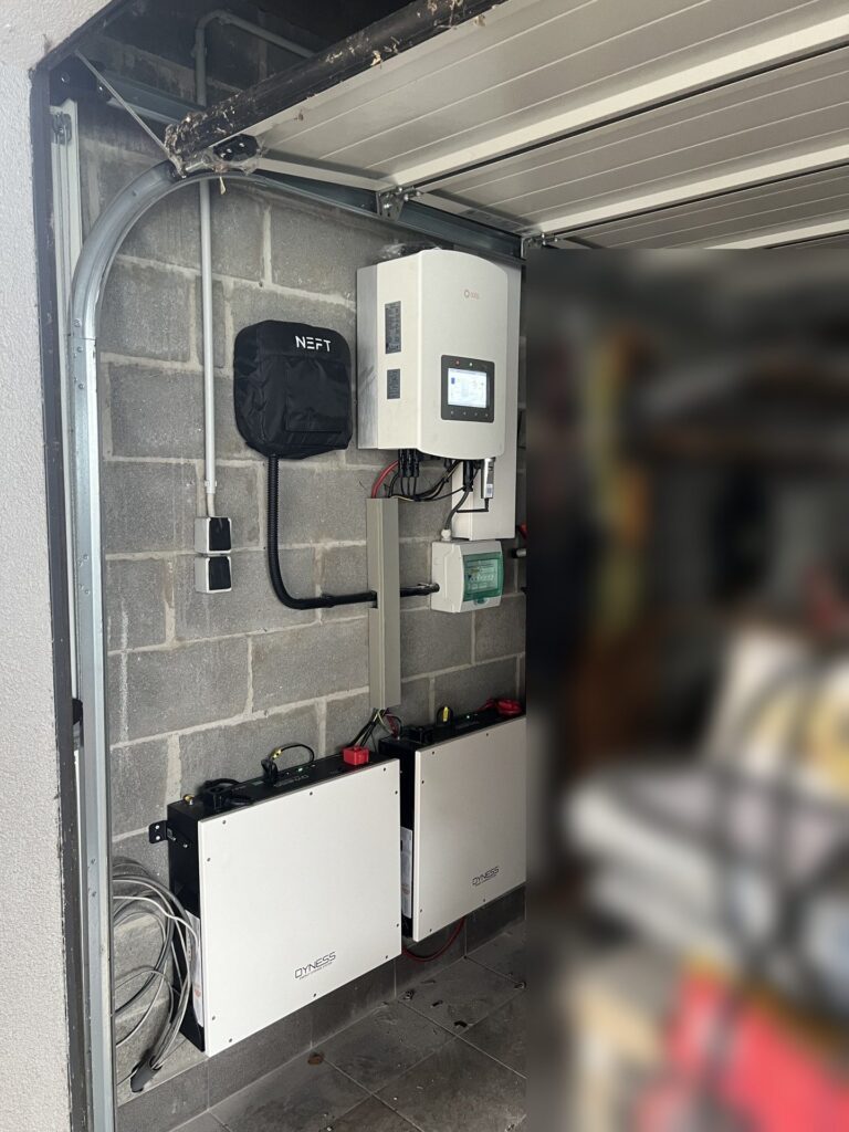 Extra zonnepanelen, nieuwe omvormer en thuisbatterij van 10,24 kWh in Beringen