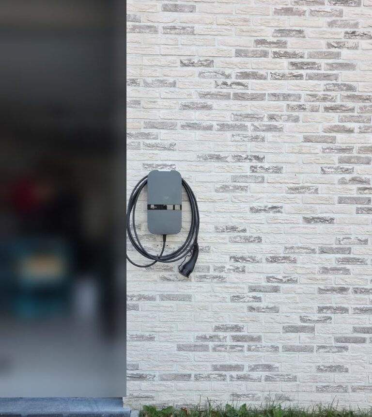 Nieuwe omvormer, thuisbatterij van 10,24 kWh en laadpaal in Bertem – foto 2