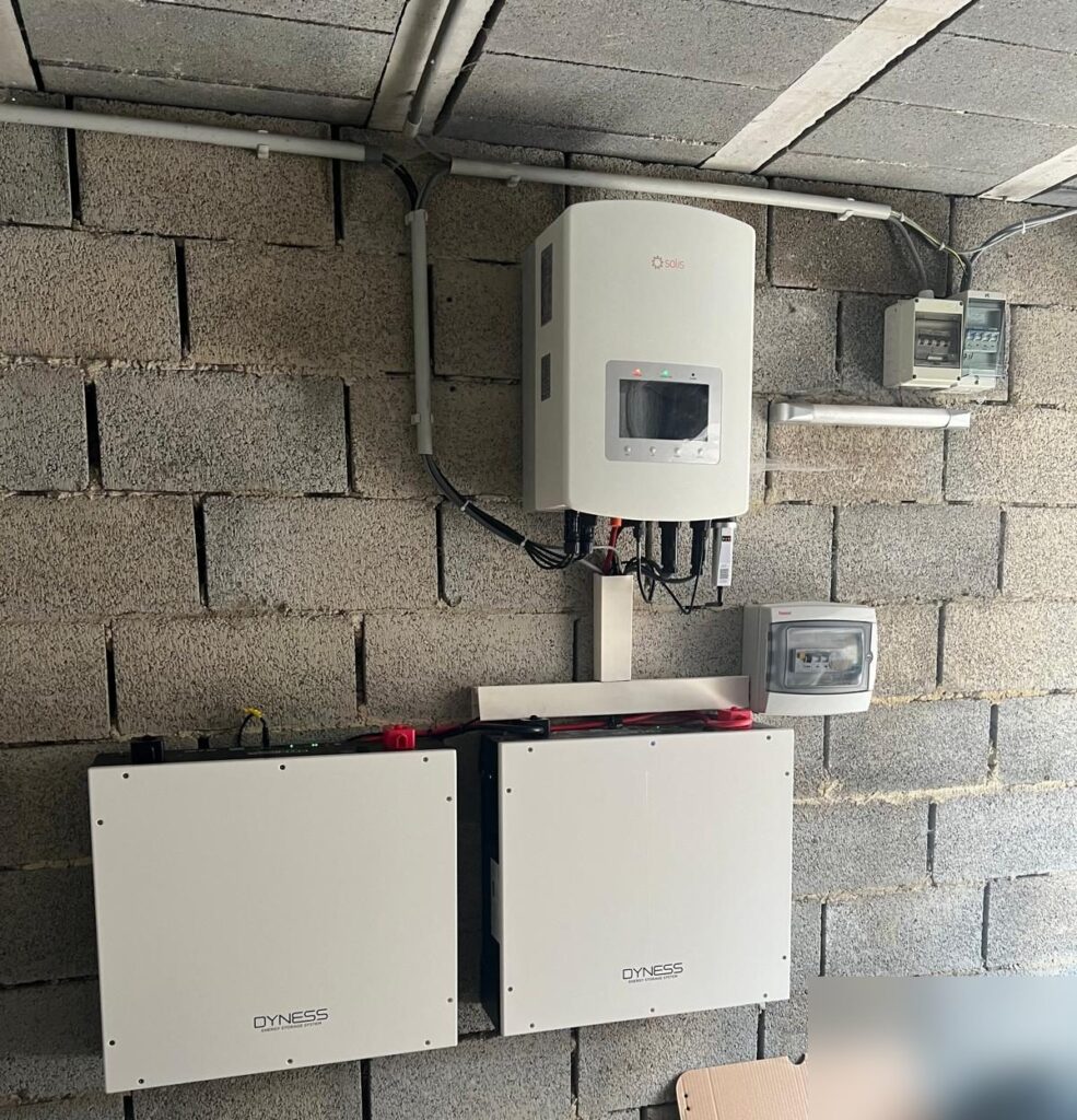 Nieuwe omvormer en thuisbatterij van 10,24 kWh in Hoeselt