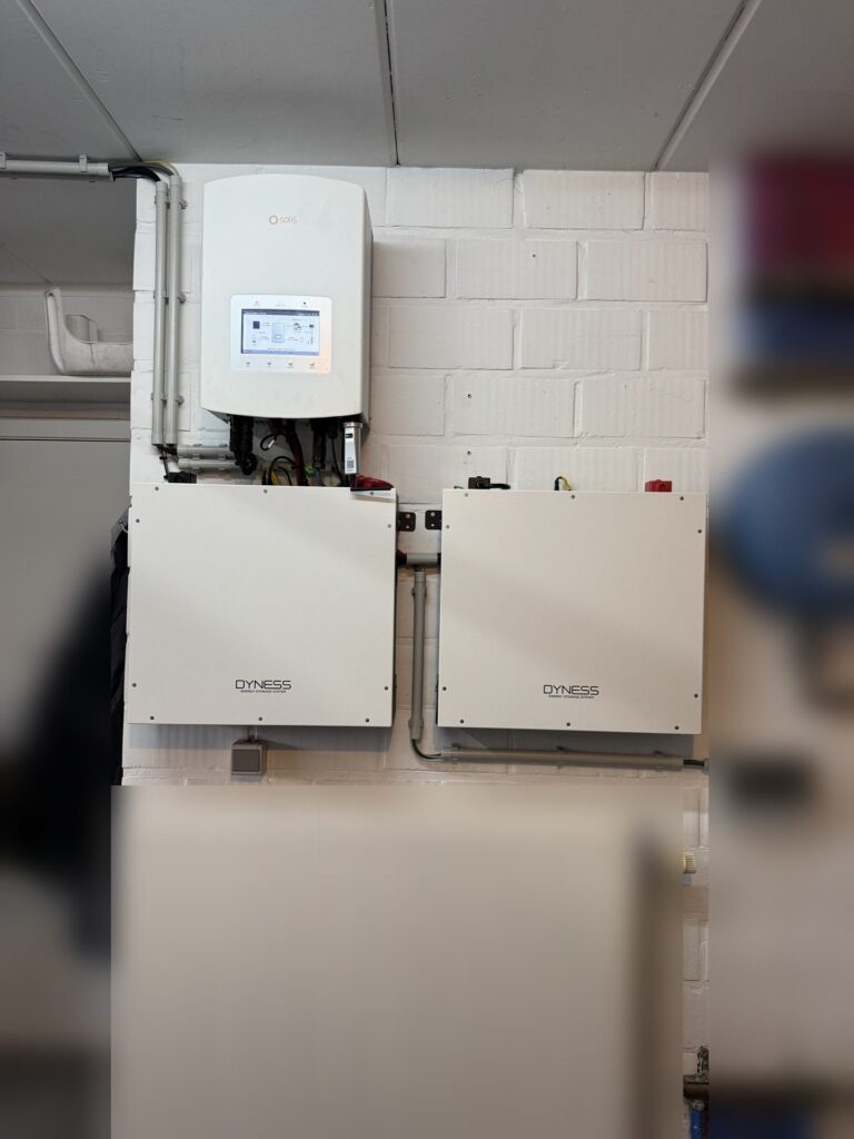 Nieuwe omvormer en thuisbatterij van 10,24 kWh in Boortmeerbeek
