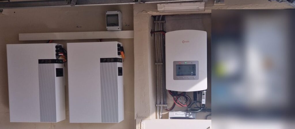 Nieuwe hybride omvormer en thuisbatterij van 10,24 kWh in Deinze