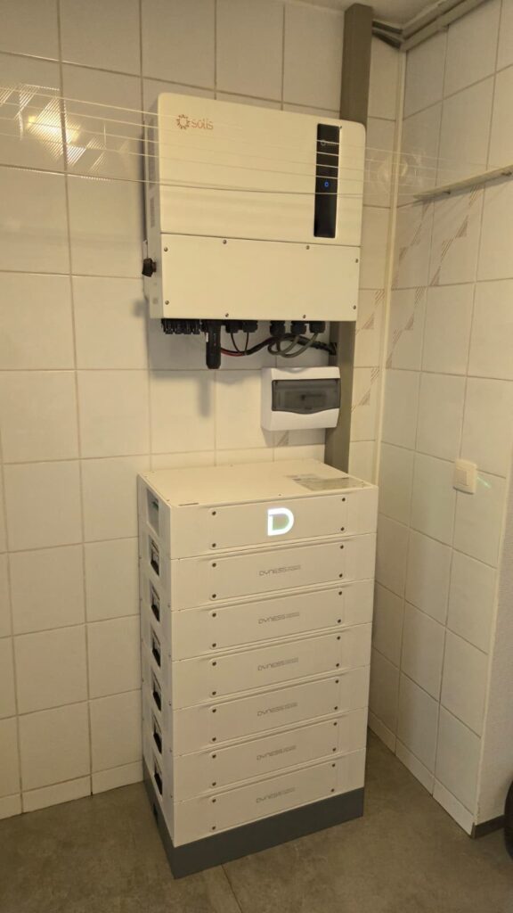 AC-gekoppelde thuisbatterij van 30,72 kWh met back-up in Dilbeek