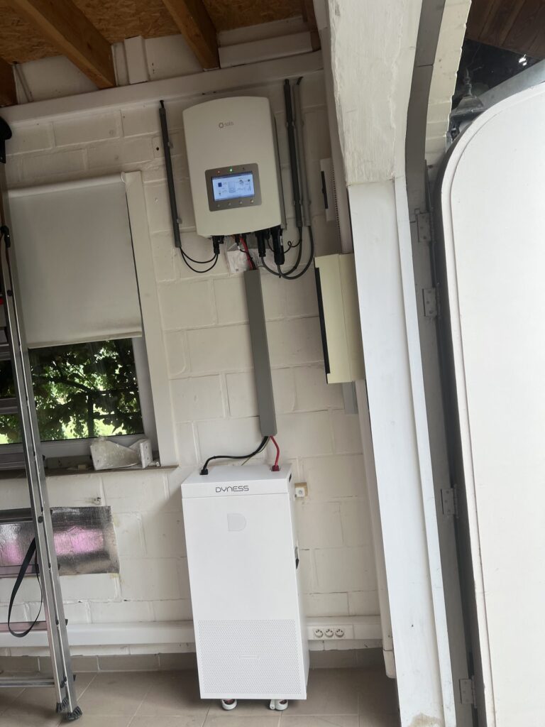 Thuisbatterij van 16 kWh bij zonnepanelen van 3 kWp in Dilbeek – foto 2