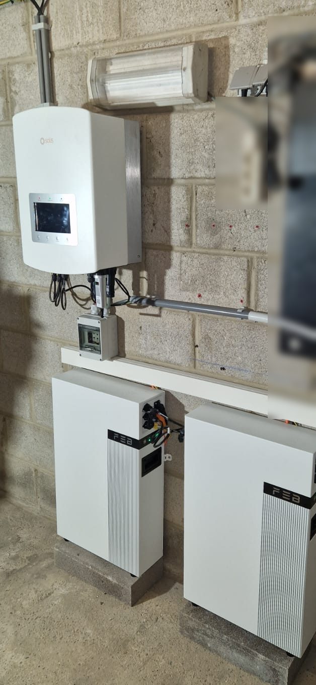 Nieuwe hybride omvormer en thuisbatterij van 10,24 kWh in Genk