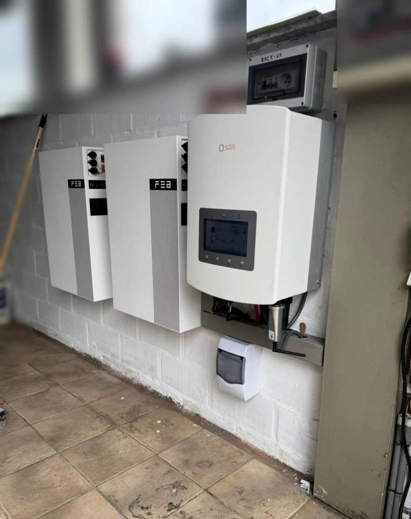 Nieuwe omvormer en thuisbatterij van 10,24 kWh in Gent