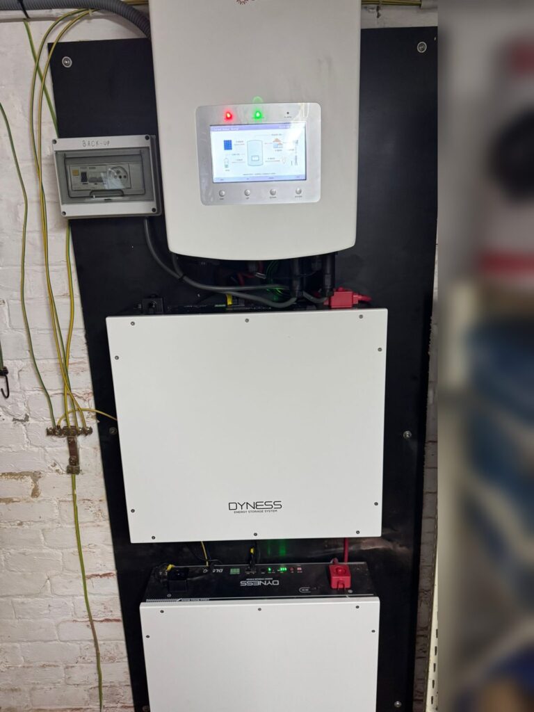 Nieuwe omvormer en thuisbatterij van 10,24 kWh in Geraardsbergen