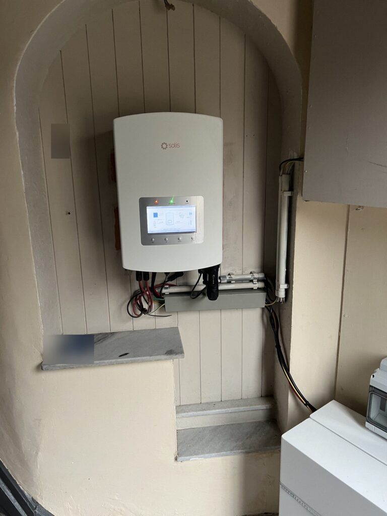 Nieuwe omvormer en thuisbatterij van 10,24 kWh in Hasselt