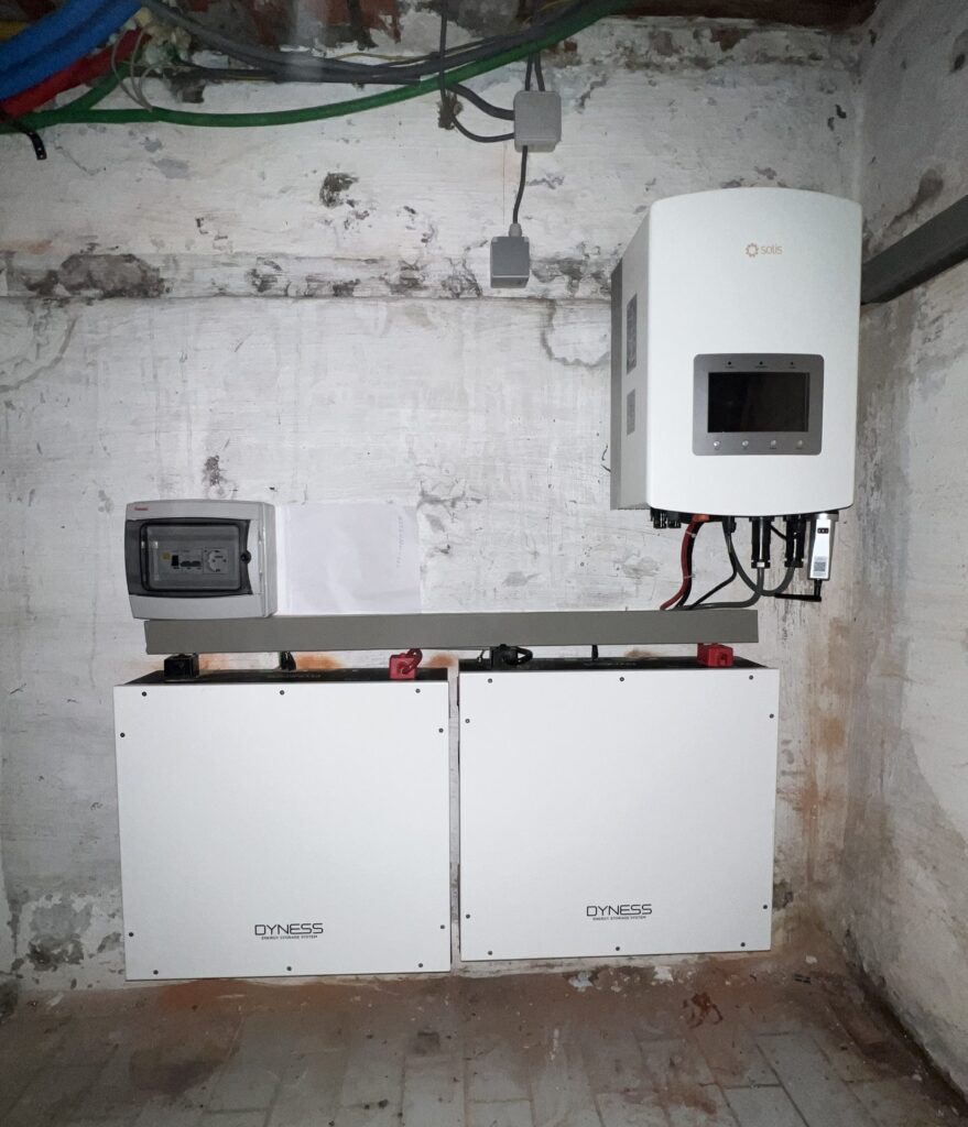 Nieuwe omvormer en thuisbatterij van 10,24 kWh in Heist-op-den-Berg