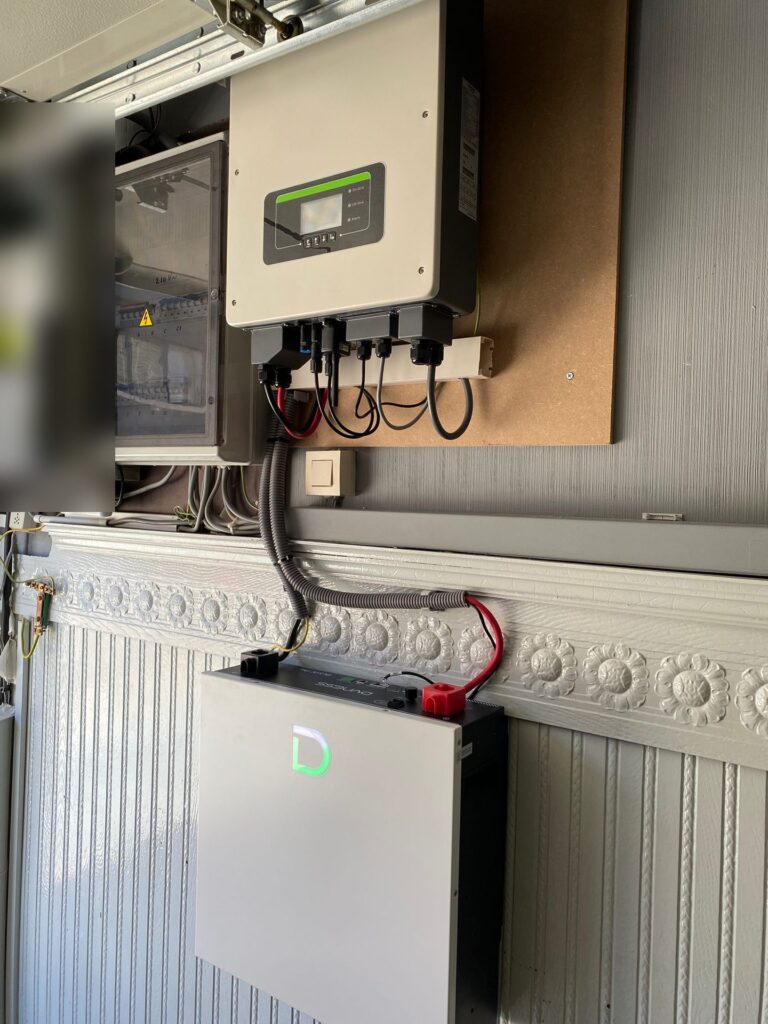 Dyness thuisbatterij van 5,12 kWh bij een Sofar-omvormer in Herzele