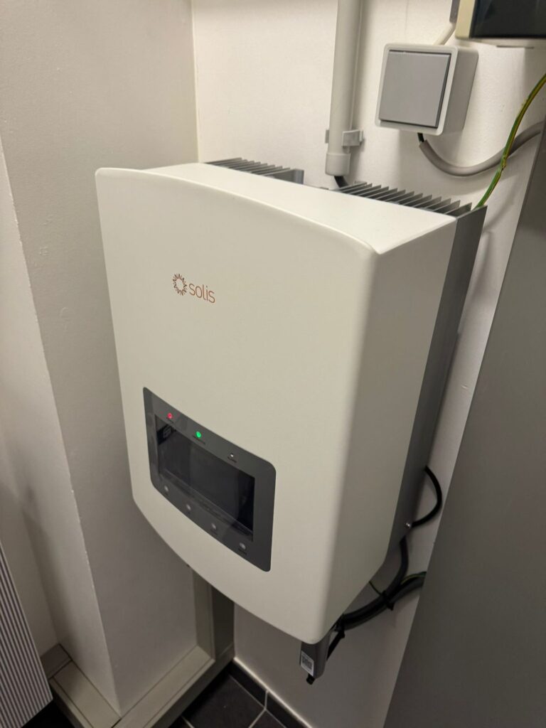 Nieuwe omvormer en thuisbatterij van 5,12 kWh in Hoboken – foto 2
