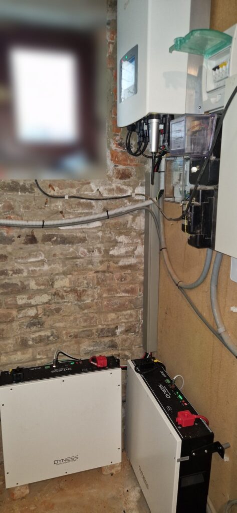 Nieuwe omvormer en thuisbatterij van 10,24 kWh in Hoegaarden