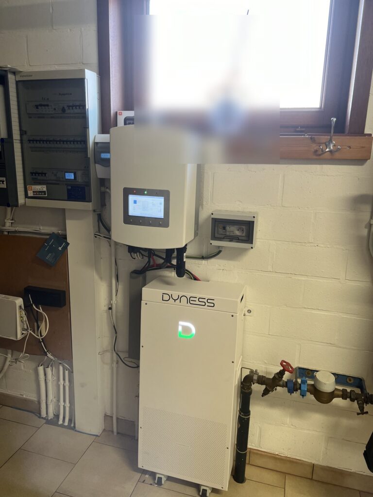 AC-gekoppelde thuisbatterij van 14,3 kWh in Kampenhout