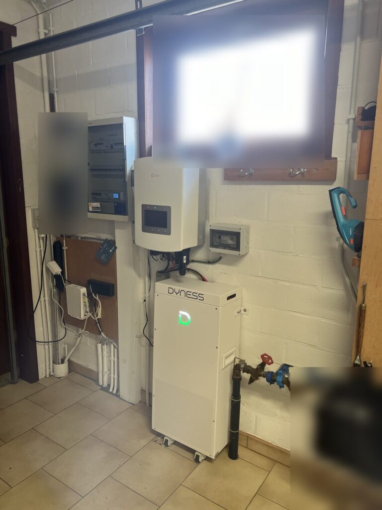 AC-gekoppelde thuisbatterij van 14,3 kWh in Kampenhout – foto 2