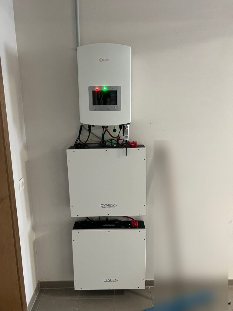 Nieuwe omvormer en thuisbatterij van 10,24 kWh in Kaprijke