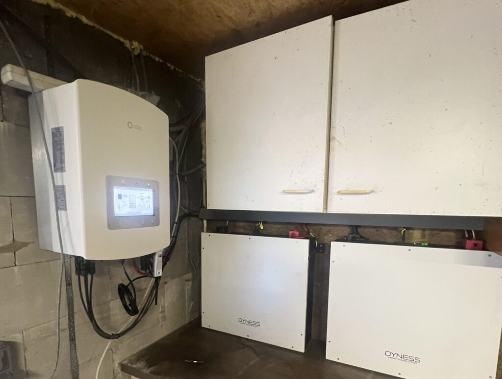 Nieuwe omvormer en thuisbatterij van 10,24 kWh in Kortenaken