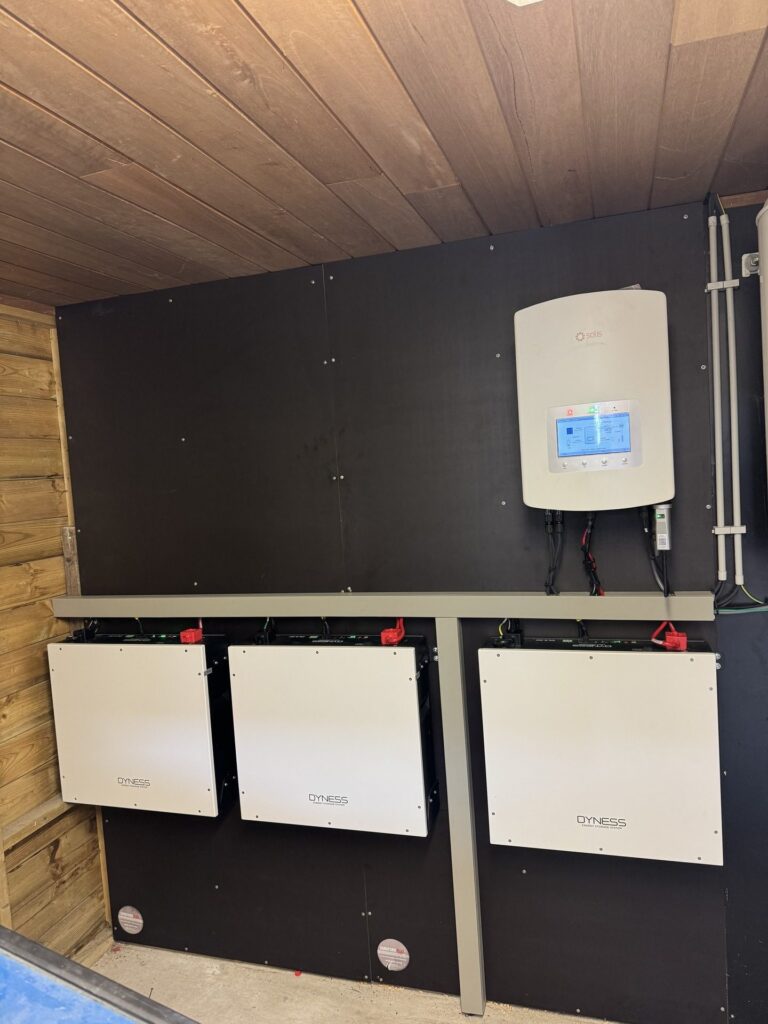 Nieuwe omvormer en thuisbatterij van 15,36 kWh in Kuurne